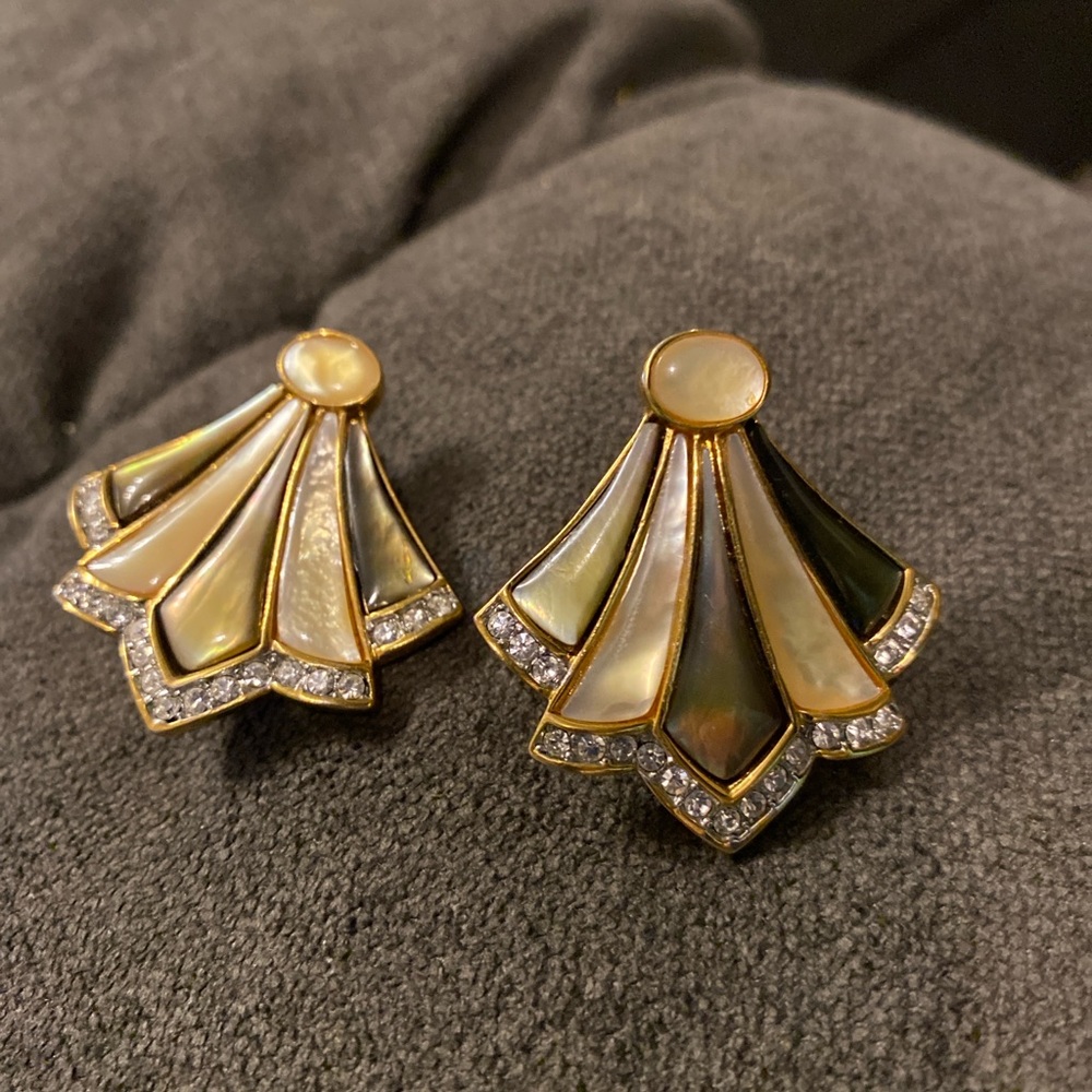Gorgeous Vintage Butler fan Earrings